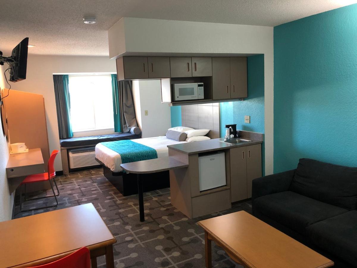 Red Lion Inn & Suites אלק גרוב וילאג' מראה חיצוני תמונה
