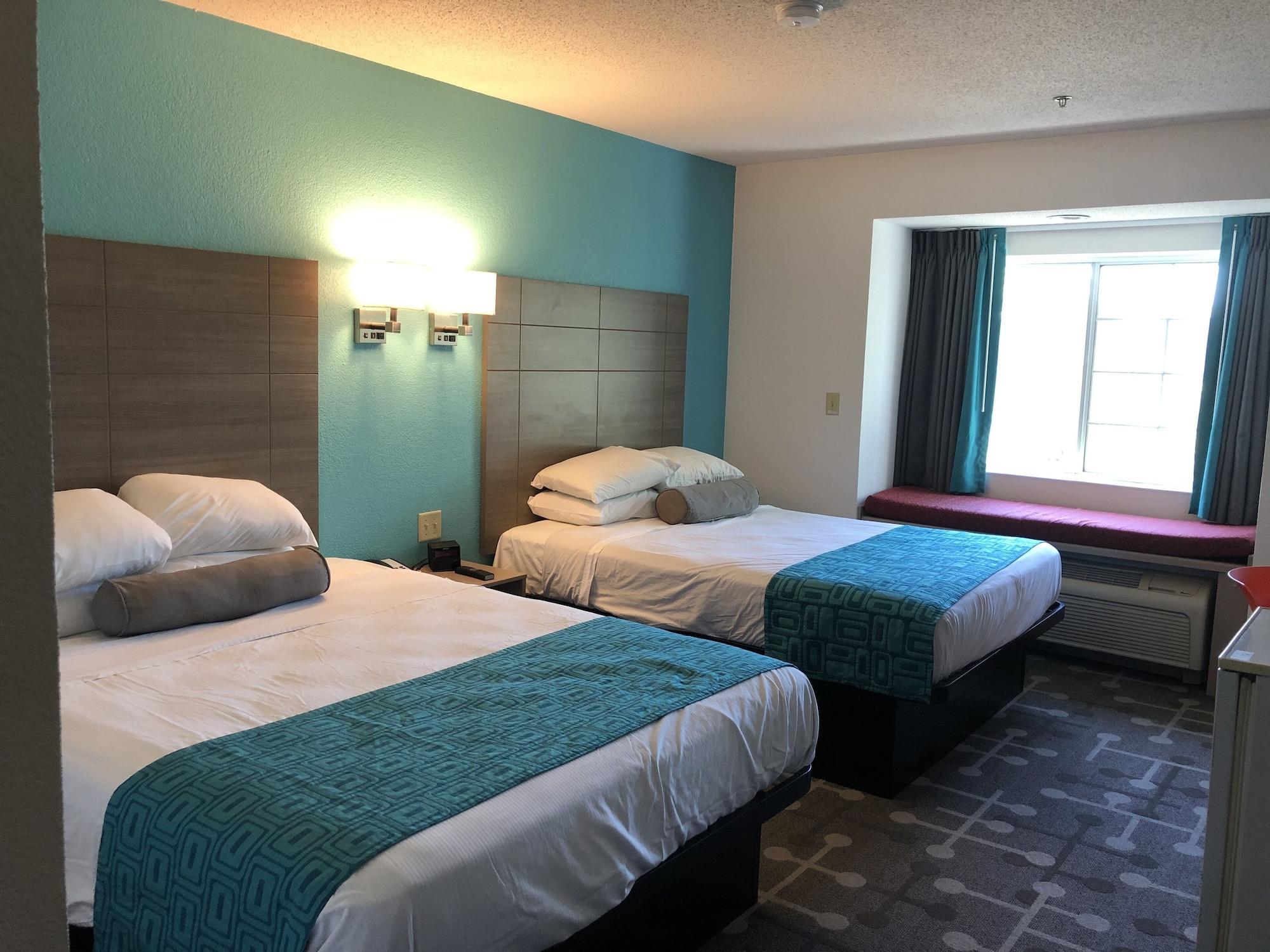 Red Lion Inn & Suites אלק גרוב וילאג' מראה חיצוני תמונה
