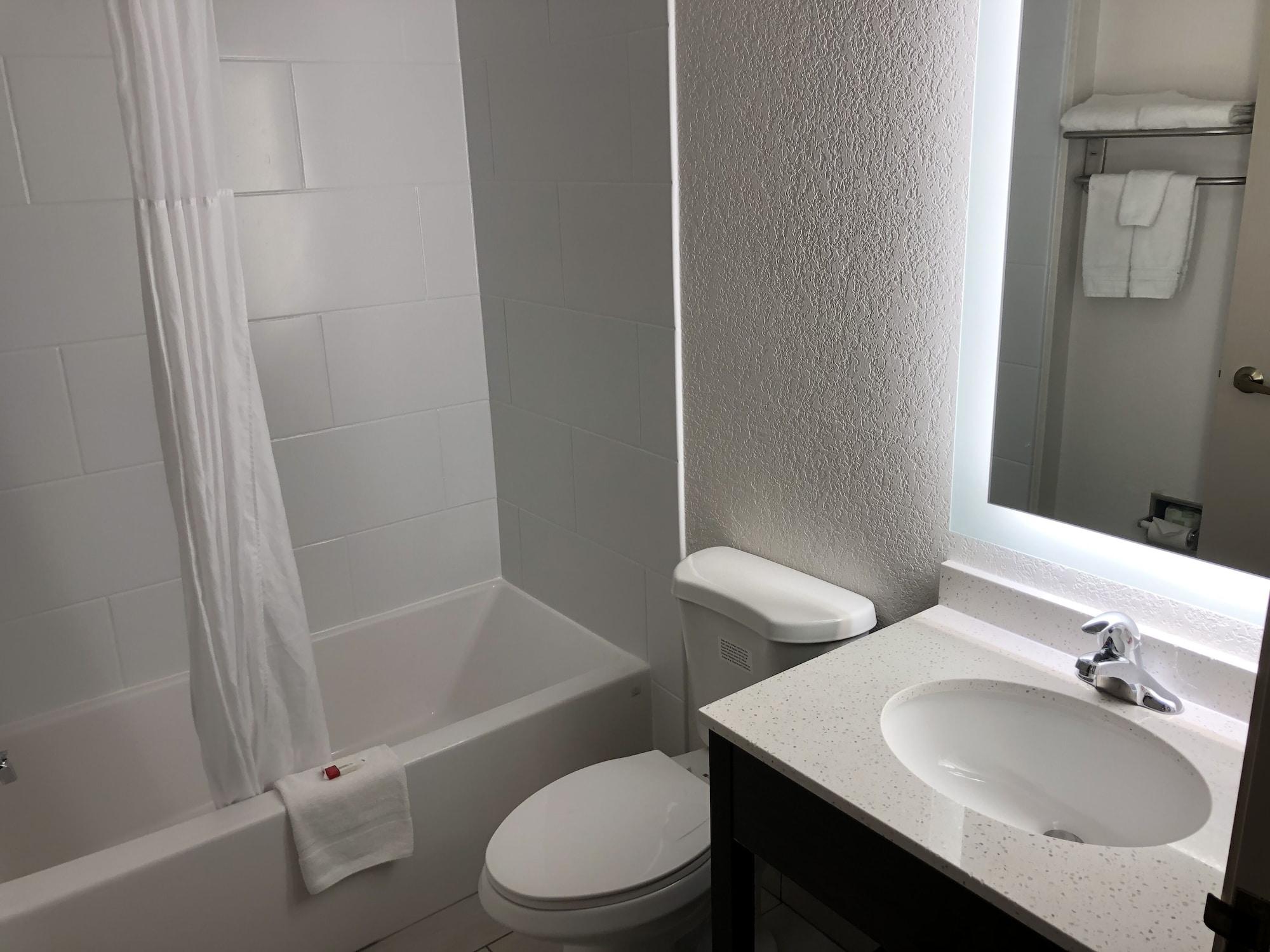 Red Lion Inn & Suites אלק גרוב וילאג' מראה חיצוני תמונה