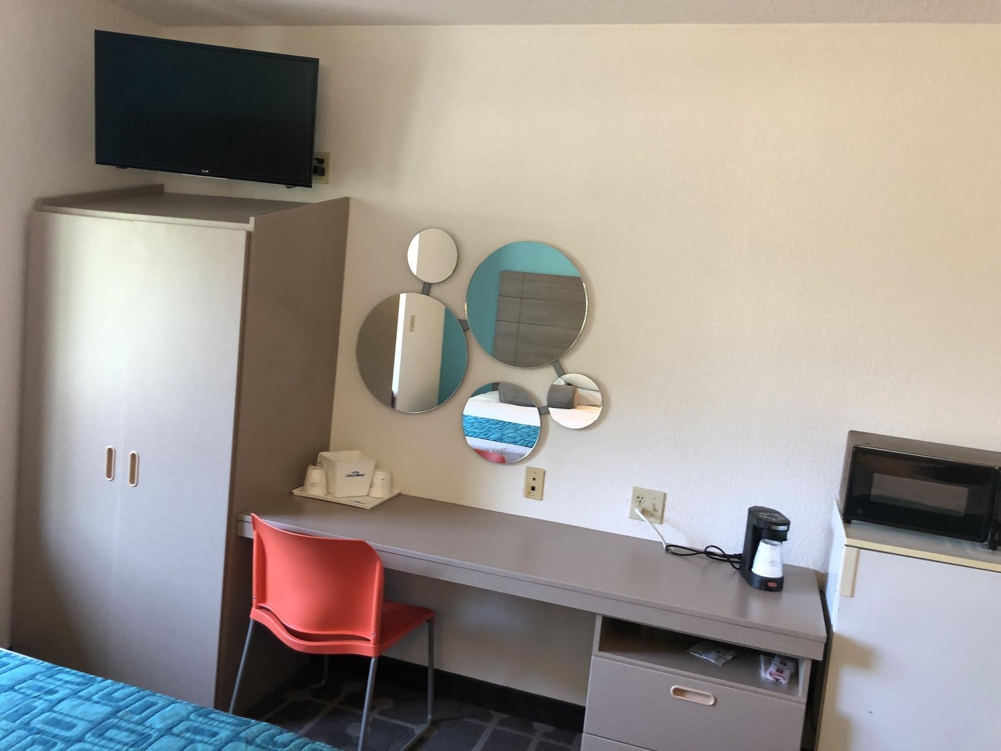 Red Lion Inn & Suites אלק גרוב וילאג' מראה חיצוני תמונה