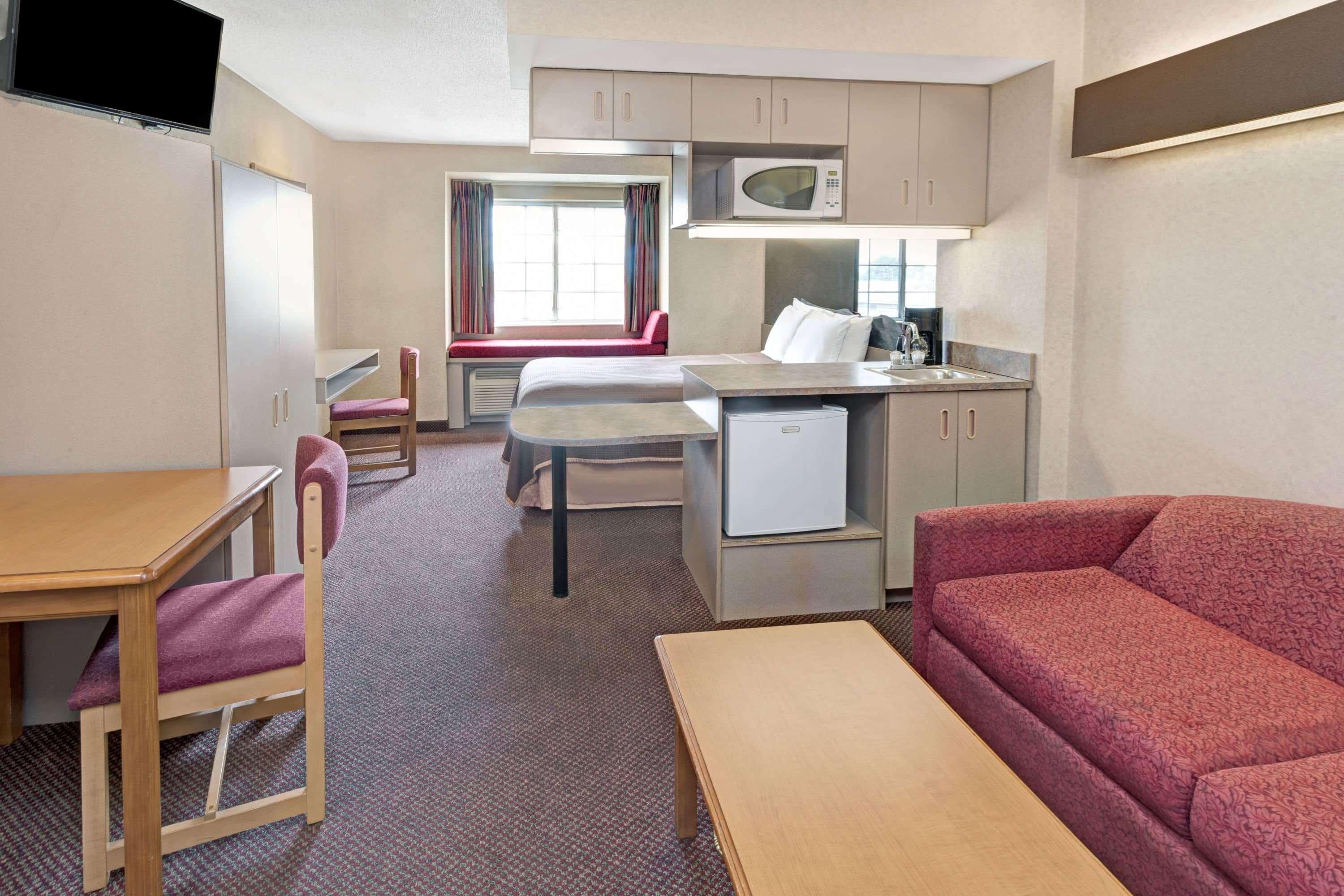 Red Lion Inn & Suites אלק גרוב וילאג' מראה חיצוני תמונה