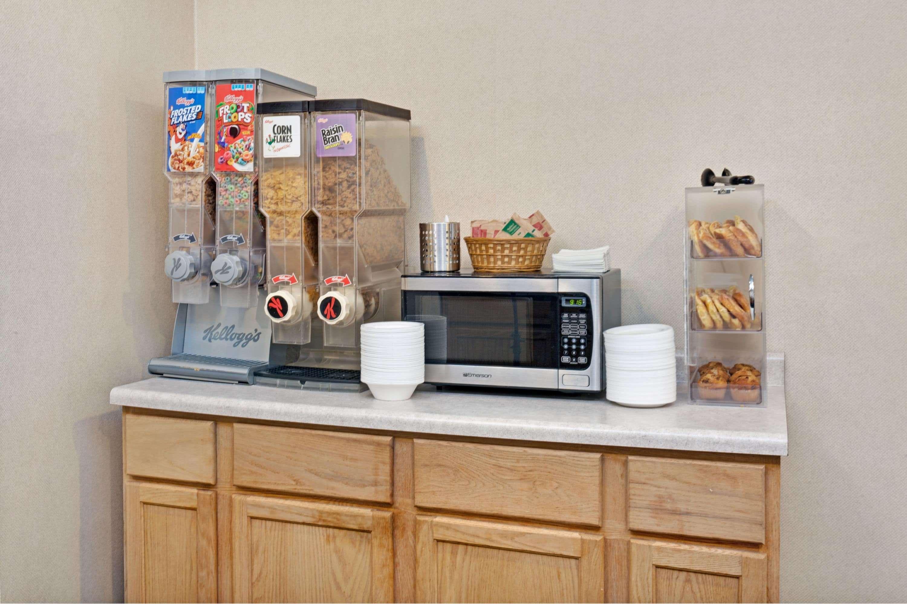 Red Lion Inn & Suites אלק גרוב וילאג' מראה חיצוני תמונה